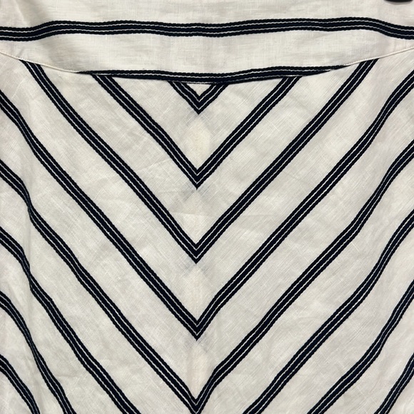 TALBOTS Skirt A-Line cream with stitch design. Size 8P - Picture 2 of 6